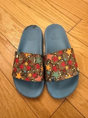 Gucci Kids Blue Slide Sandals with Multicolor Star Print Strap